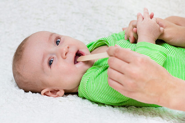 Как можно вылечить горло 10 месячному ребенку
